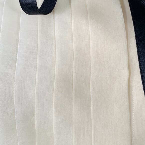 CHANEL Vintage 2003 Cruise 8 Cream Black Silk Sheer Pleated Short Sleeve Blouse - Picture 5 of 9